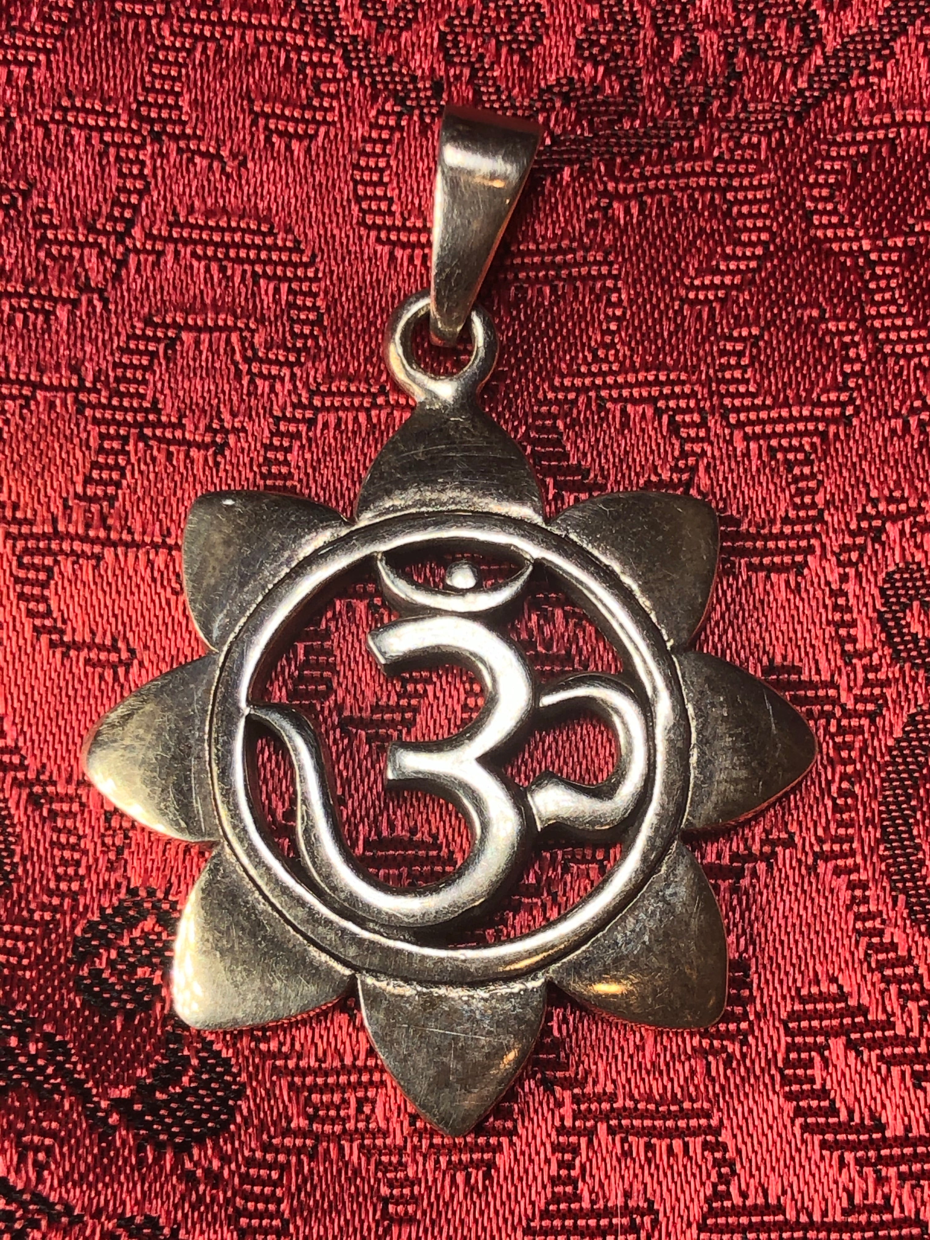 Silver Lotus Om Pendant(TGSP 22)