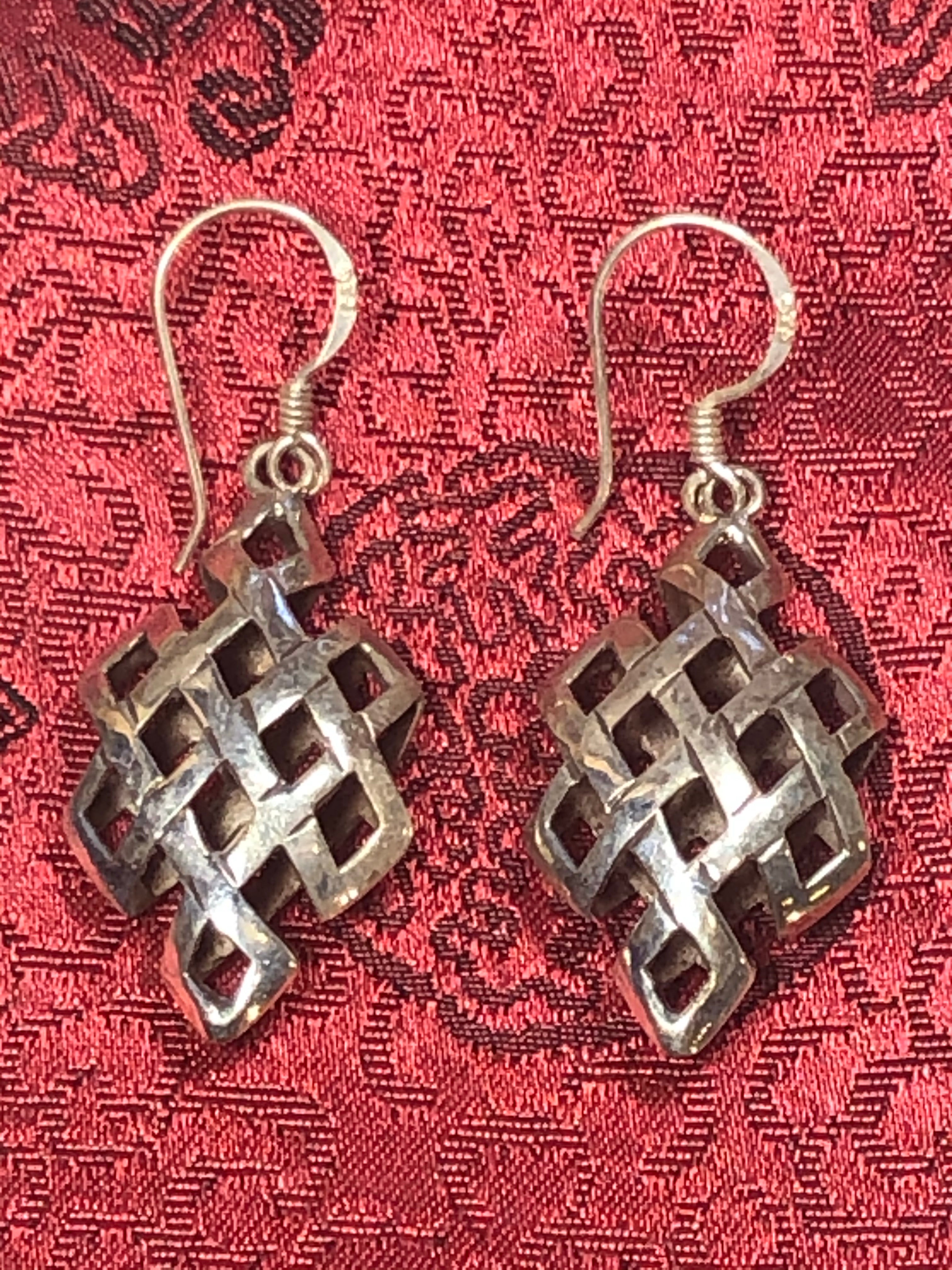 Endless Knott Silver Earrings(TGSE 94)