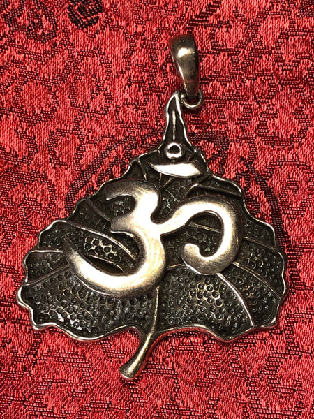Silver Om Bodhie Leaf Pendant(TGSP 43)