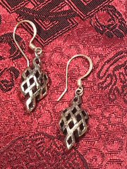 Endless Knott Silver Earrings(TGSE 101)