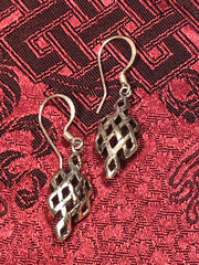 Endless Knott Silver Earrings(TGSE 101)