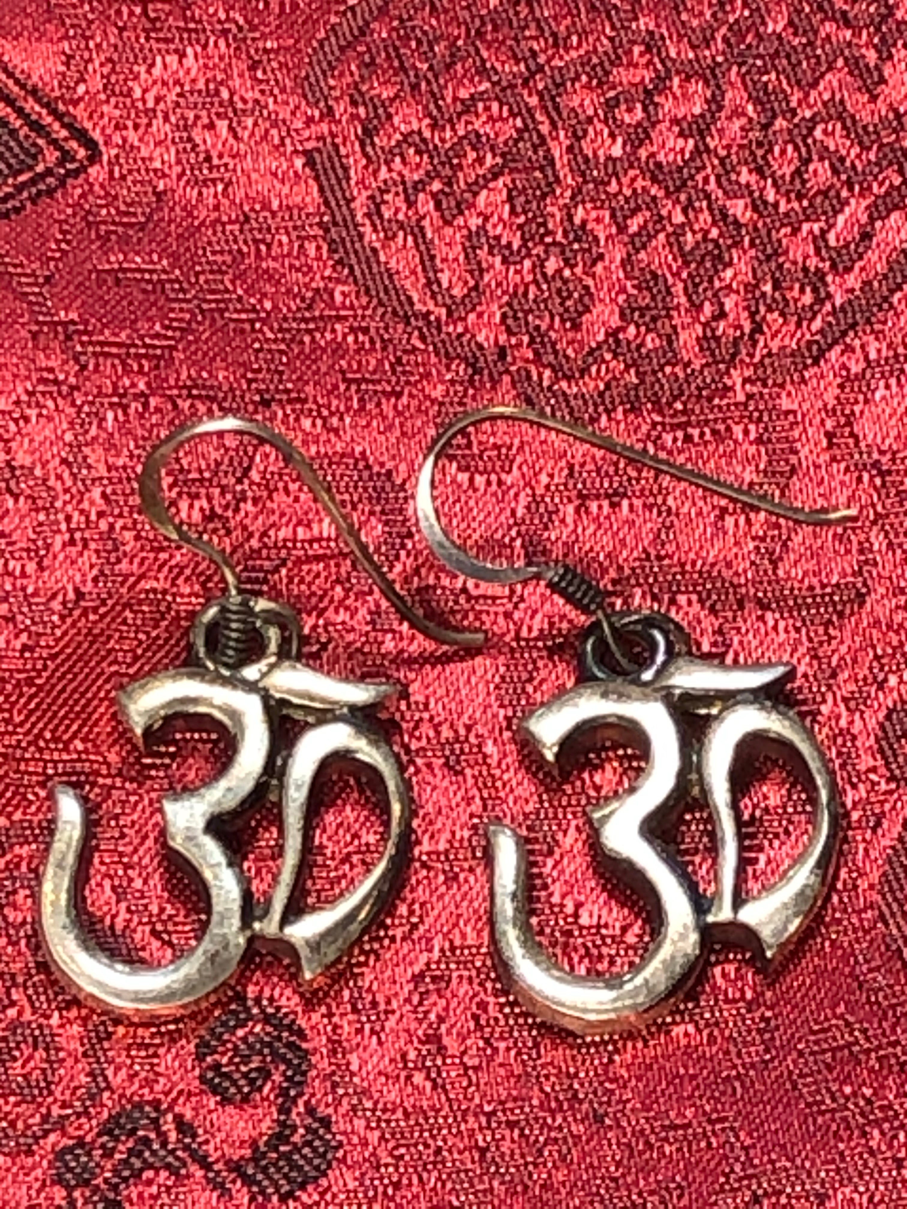 Silver Om Earrings(TGSE 64)