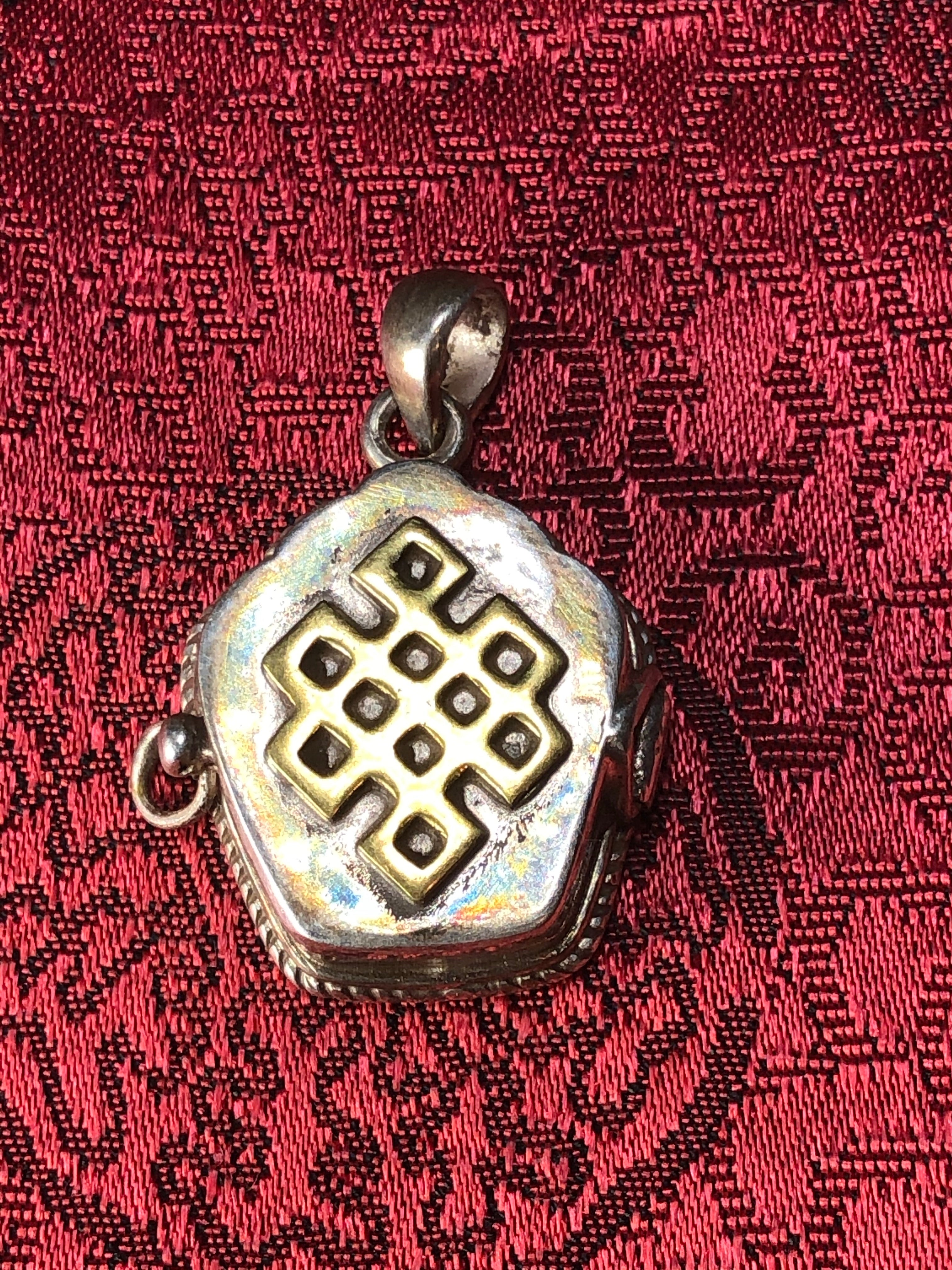 Tibetan Endless Knott Silver Pendant(TGSP 71)