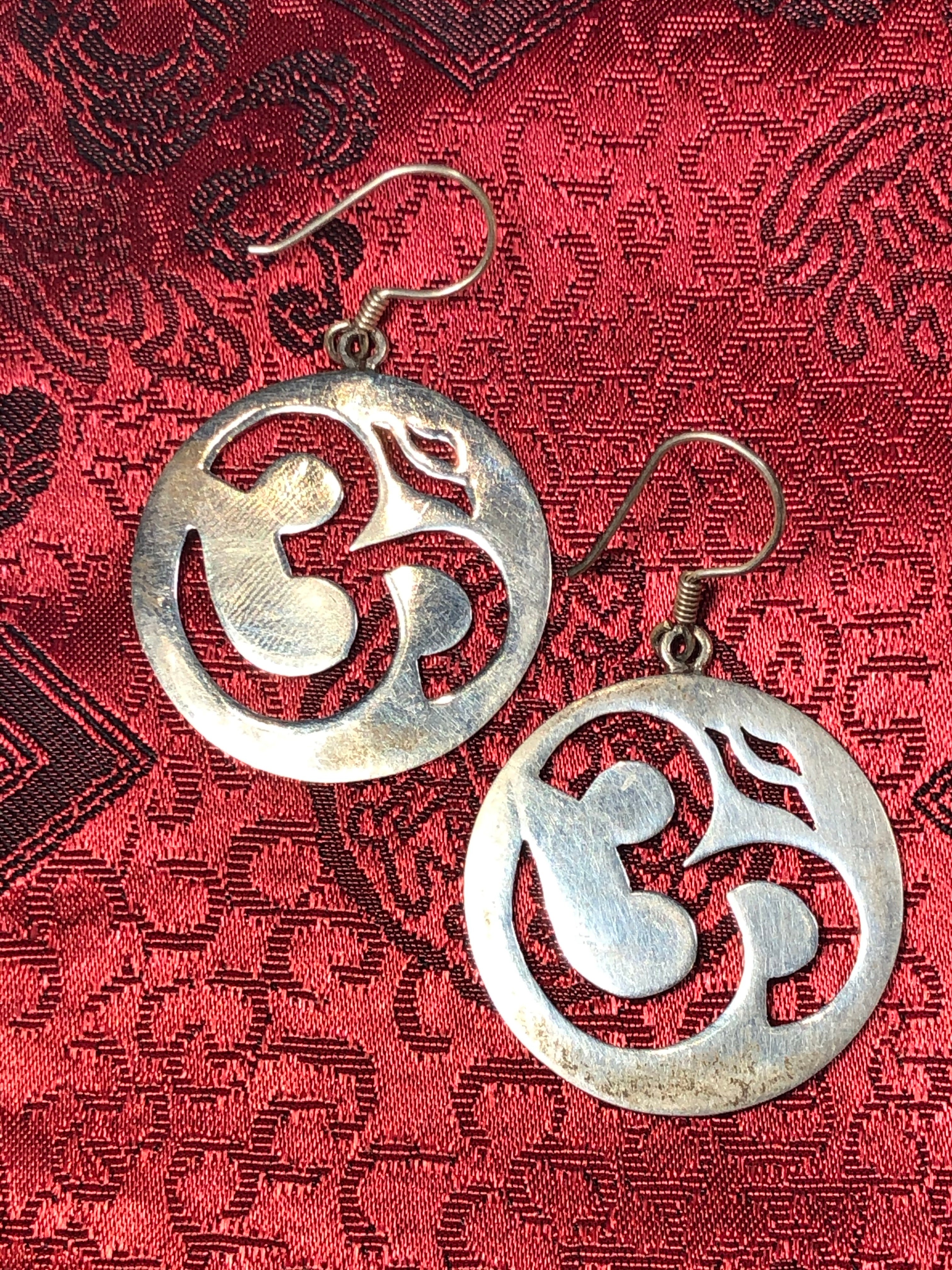 Silver Om Earrings(TGSE 14)